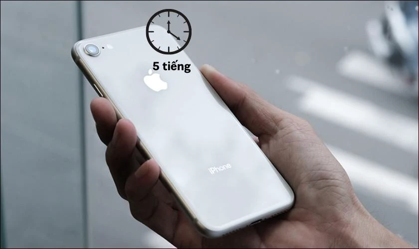 Chờ điện thoại khô hoàn toàn và không sử dụng ít nhất trong 5 giờ